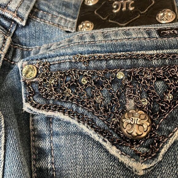 Miss me boot cut rhinestone chain pocket jeans, size 28 EUC - Picture 9 of 10